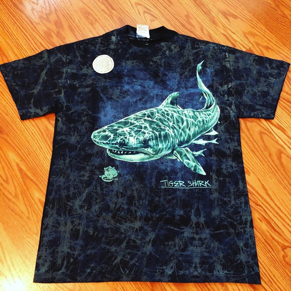 Vintage 1986 ‼️Save the earth ‼️ tee tiger shark